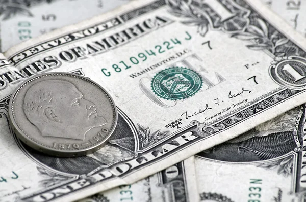 THE $1 DOLLAR BILL WITH THE SOVIET COIN ON THE TOP — Stock Photo, Image