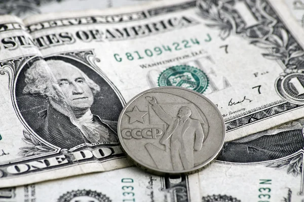 THE $1 DOLLAR BILL WITH THE SOVIET COIN ON THE TOP — Stock Photo, Image