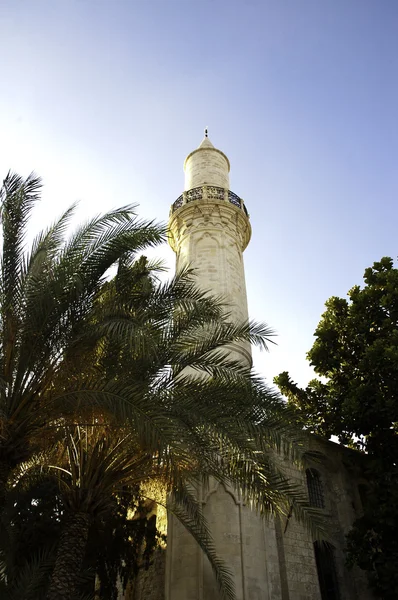 Um minarete de mesquita turca na cidade velha de nicosia — Fotografia de Stock