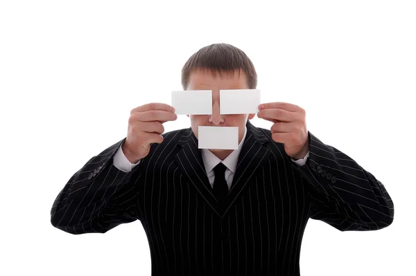 Geschäftsmann bedeckt Augen und Mund mit Visitenkarten — Stockfoto
