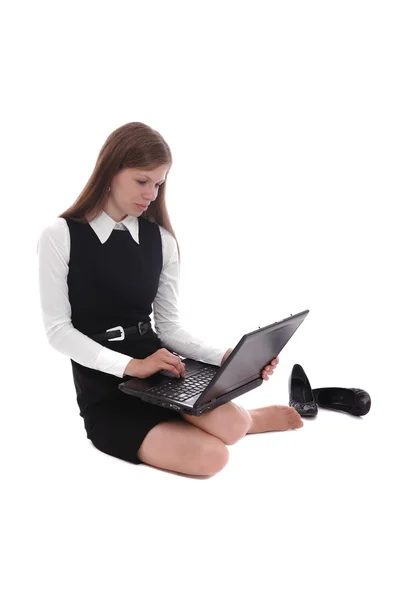 Joven mujer de negocios con un ordenador — Foto de Stock