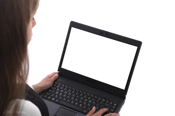 Una giovane donna che tiene un computer portatile con lo schermo bianco — Foto Stock