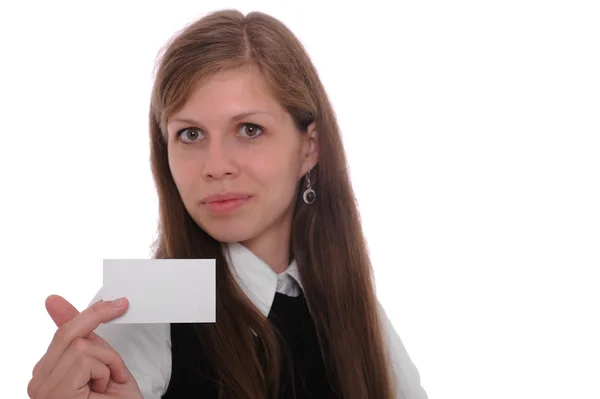 Empresária mostrando e entregando um cartão de visita em branco . — Fotografia de Stock