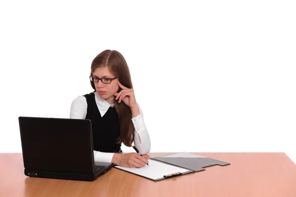 Une femme d'affaires prospère travaillant sur un ordinateur portable Photo De Stock