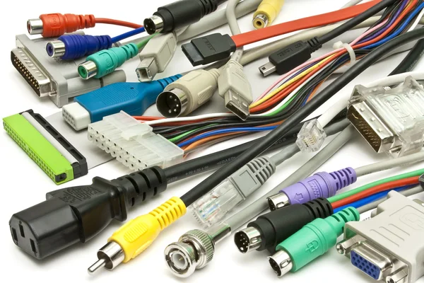 Cable y conectores de computadora Fotos de stock libres de derechos
