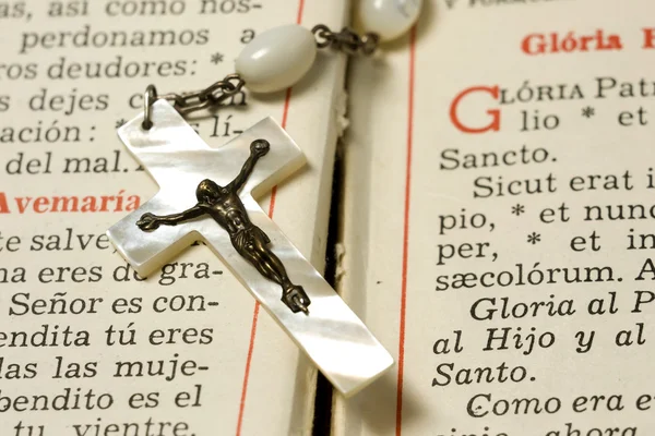 Cross and religious book — Stock Photo, Image