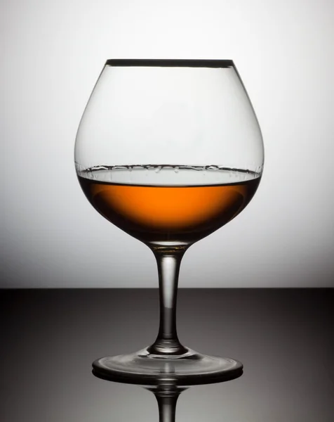 Liten drink glas konjak — Stockfoto