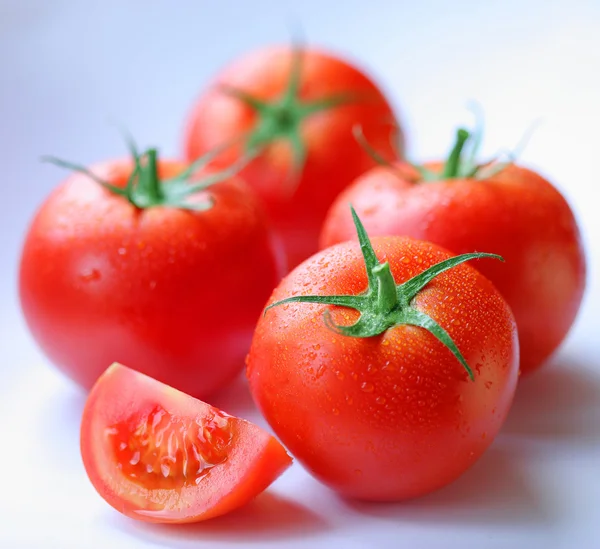Pomodoro rosso vegetale con fetta — Foto Stock