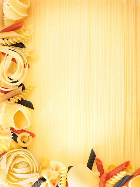 Makarna spagetties backgroung üzerinde — Stok fotoğraf