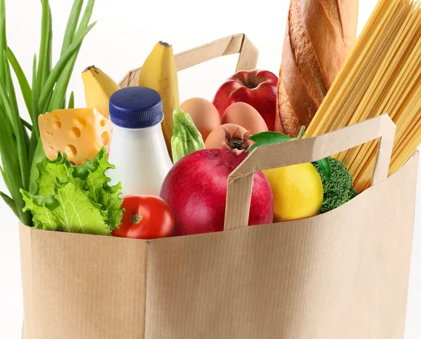 Kağıt torba gıda üzerinde beyaz bir arka plan ile — Stok fotoğraf