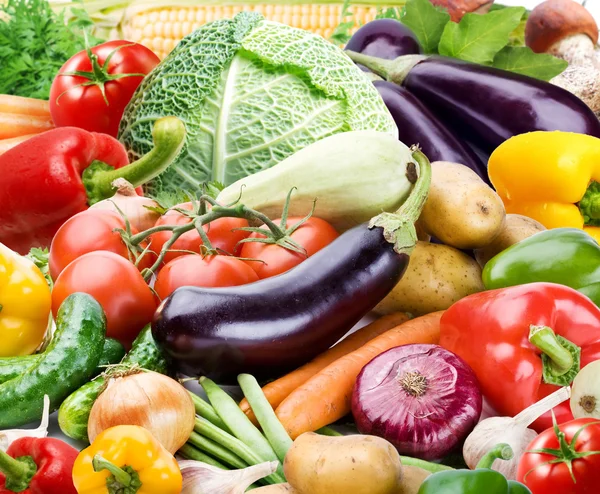 色彩明亮的背景由包含不同的蔬菜 — 图库照片