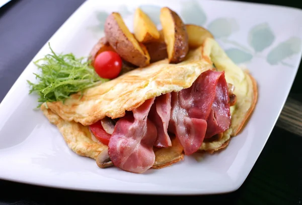 Omelet with a bacon — Stock Photo, Image