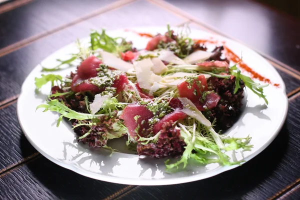 Салат з м'яса — стокове фото