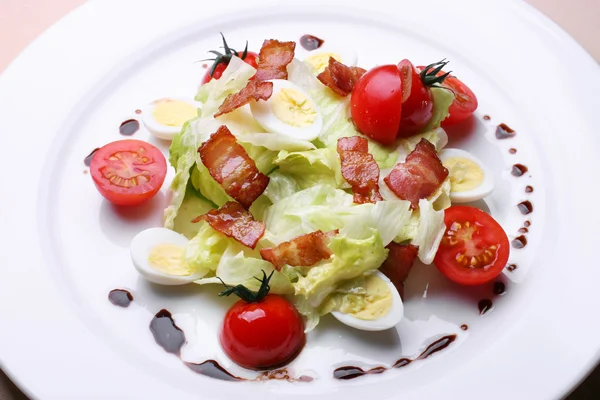 Salade met een spek — Stockfoto