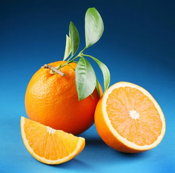 Спелый апельсин . — стоковое фото