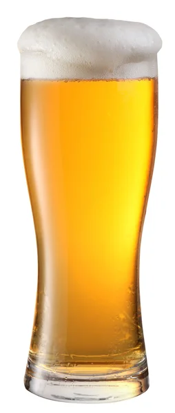 Vaso de cerveza sobre fondo blanco — Foto de Stock