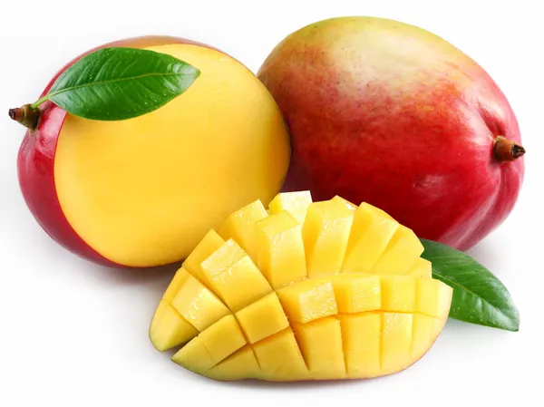 Beyaz arkaplan üzerine bölüm ile mango — Stok fotoğraf