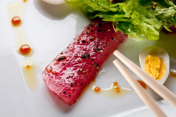 Raw fish tuna with salad — Stock Photo, Image