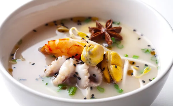 Суп з морепродуктів закрити — стокове фото