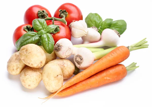 Grupo de verduras frescas sobre fondo blanco — Foto de Stock
