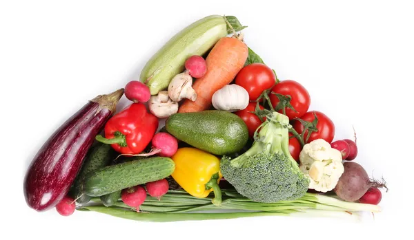 Con verduras en un triángulo. Aislado sobre fondo blanco — Foto de Stock