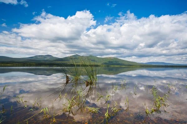 Russe Primorye beau lac — Photo
