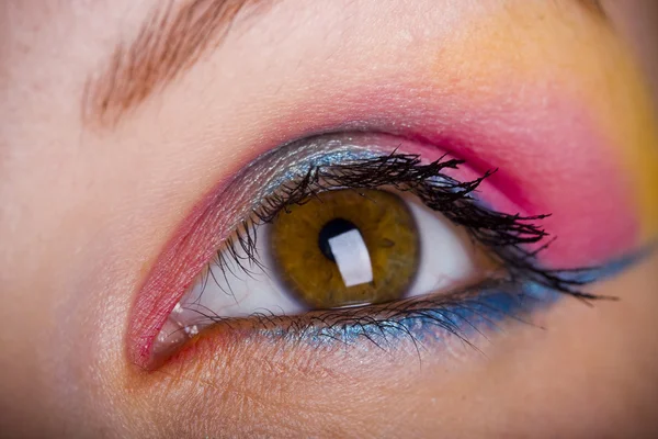 Helder, mode oog, mooie make-up en heldere kleur — Stockfoto