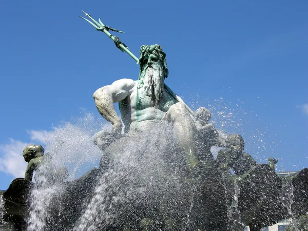 Neptune fontein in Berlijn — Stockfoto