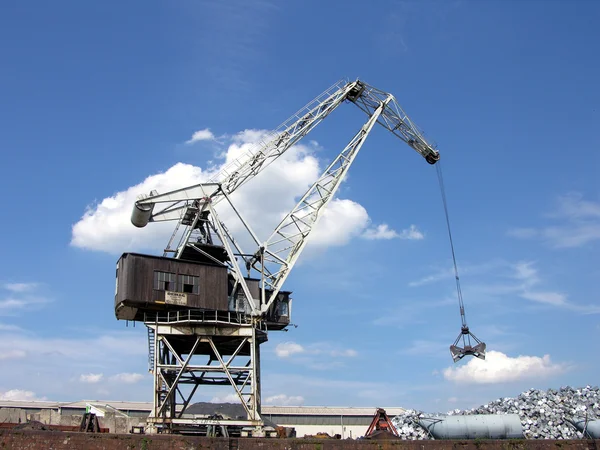 在杜伊斯堡海港港口起重机 — 图库照片