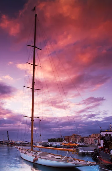 Ormeggiato Barca a vela — Foto Stock