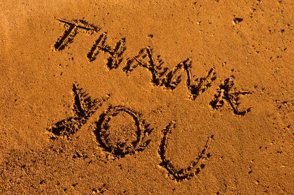 Dankeschön-Nachricht auf Sand — Stockfoto