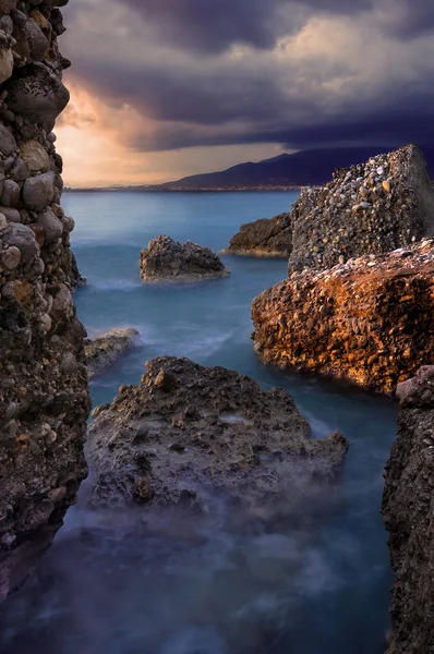 Kayalık deniz manzarası — Stok fotoğraf