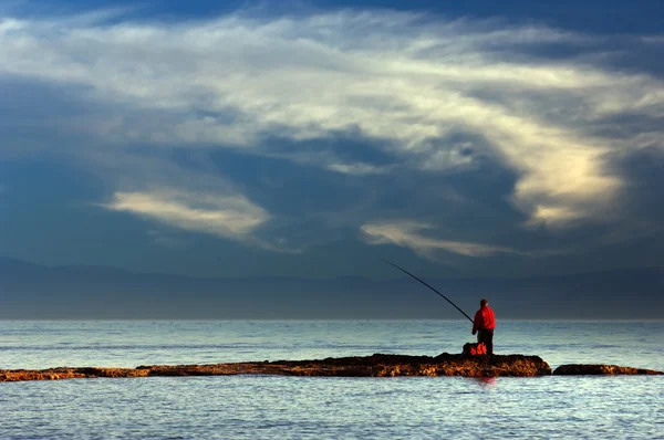 Yalnız balıkçı — Stok fotoğraf