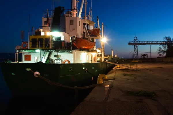 Ship at harbor at dusk — Stock Photo, Image