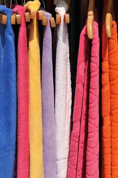 Satılık renkli havlu — Stok fotoğraf