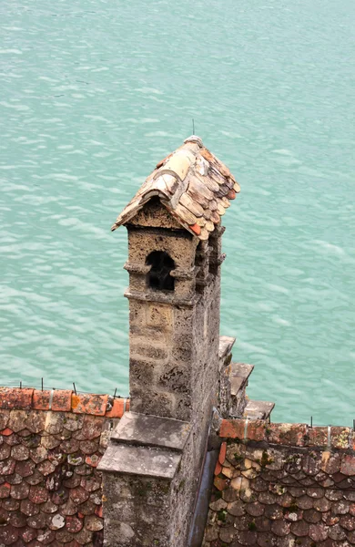 Castelo de Chillon na margem do lago de Genebra — Fotografia de Stock