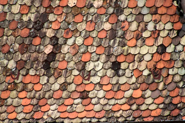 Dachówka dachu w średniowieczne miasto — Zdjęcie stockowe
