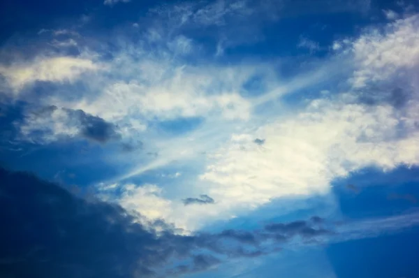Cielo nublado al atardecer — Foto de Stock