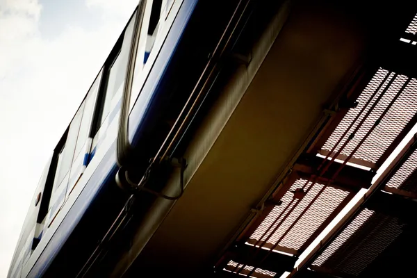Μονοτρόχιων σιδηροδρόμων υψηλής ταχύτητας τρένο closeup. — Φωτογραφία Αρχείου
