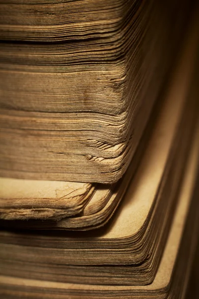 Vintage book - the edges of pages. Macro; shallow DOF; vertical — Stock Photo, Image