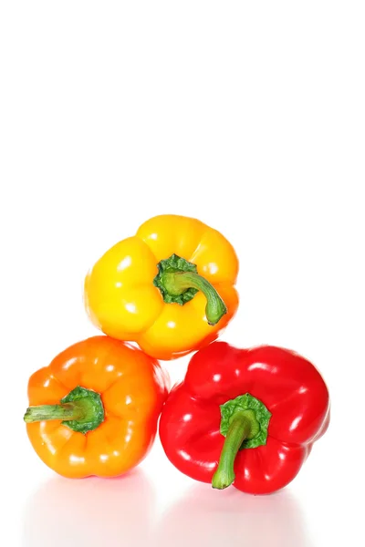 Τρίκλινο στοιβάζονται πιπεριές — Φωτογραφία Αρχείου