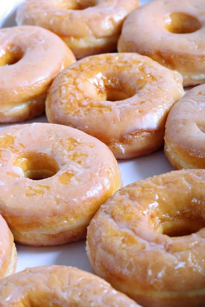 Glasierte Donuts senkrecht — Stockfoto