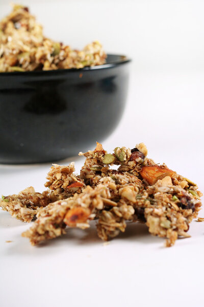 Гурманов мюсли в черной чаше вертикальной
