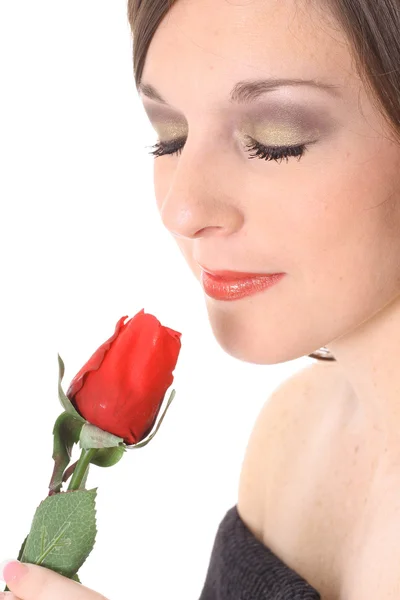 Shot van een prachtige vrouw ruiken een roos — Stockfoto