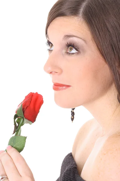 Brunett att lukta en ros letar upp isolerade på vit — Stockfoto
