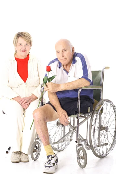 Senior koppel handicap geïsoleerd op wit — Stockfoto