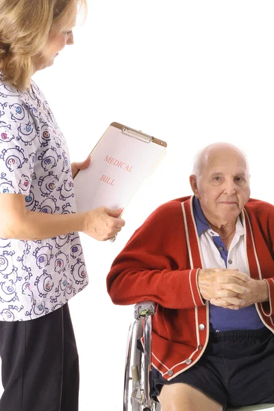 Sprawdzanie osób starszych pacjentów na białym tle pielęgniarka — Zdjęcie stockowe