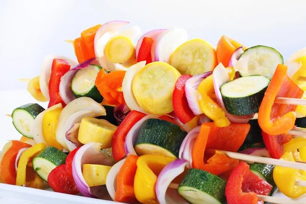 Vegetables on skewers to be grilled — Stock Photo, Image