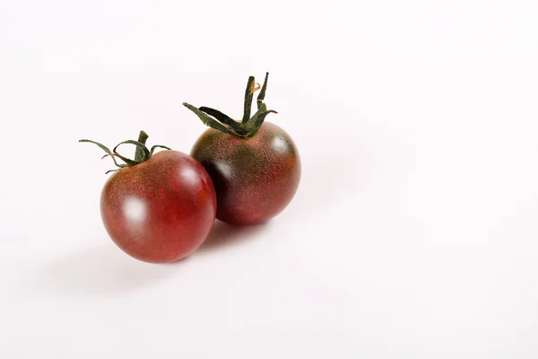 Tmavočervené malé dědictví cherry rajčata — Stock fotografie
