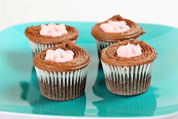 Cupcakes with raspberry cream — Stock Photo, Image